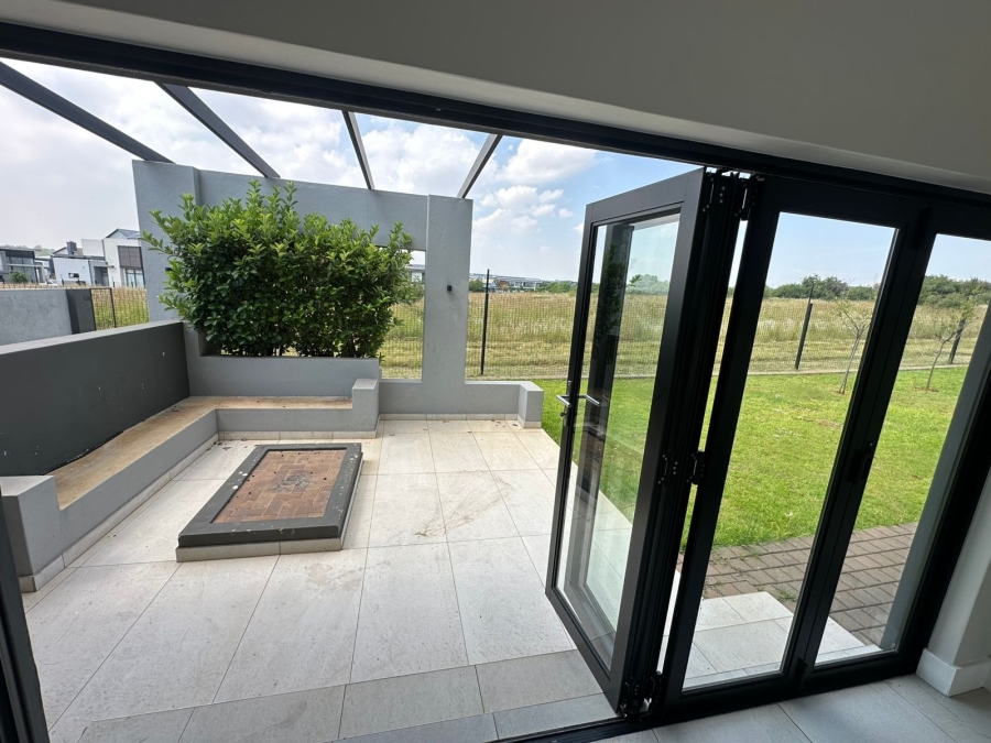 5 Bedroom Property for Sale in Midstream Ridge Gauteng