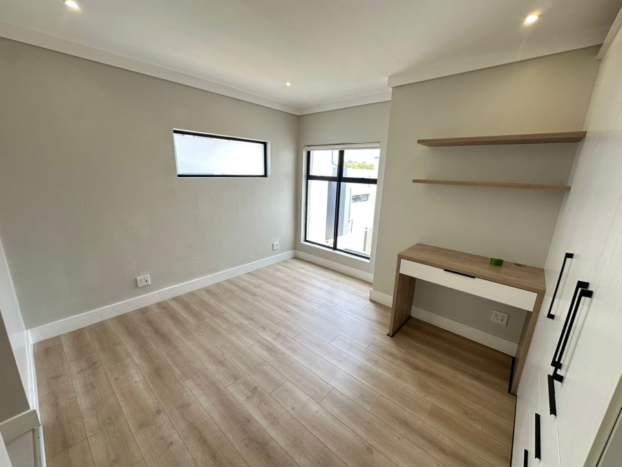 5 Bedroom Property for Sale in Midstream Ridge Gauteng