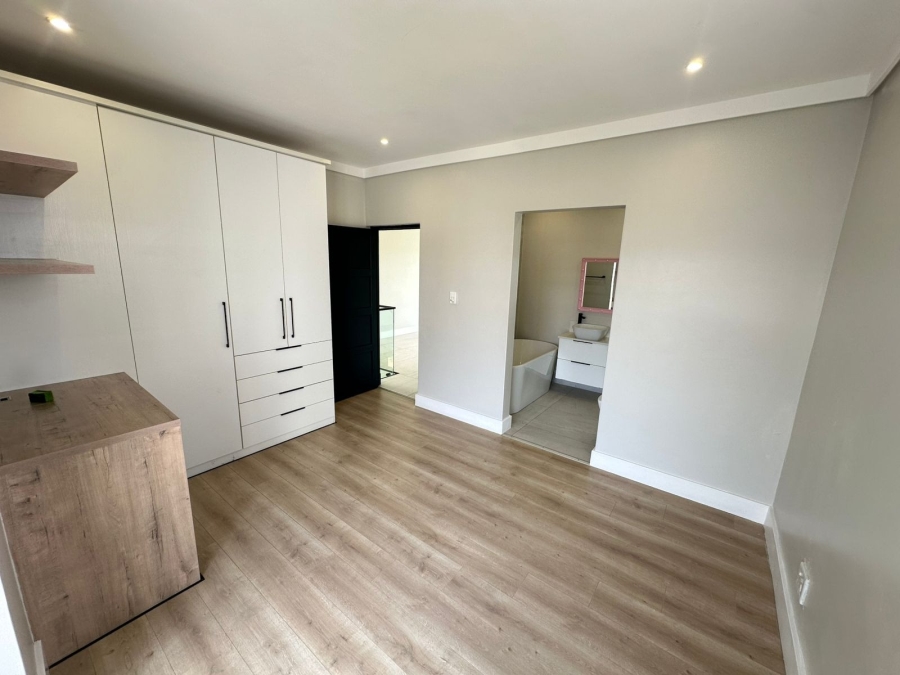 5 Bedroom Property for Sale in Midstream Ridge Gauteng