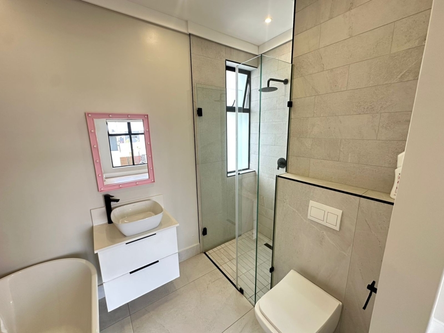 5 Bedroom Property for Sale in Midstream Ridge Gauteng