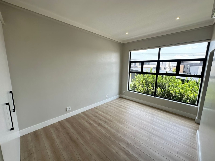 5 Bedroom Property for Sale in Midstream Ridge Gauteng