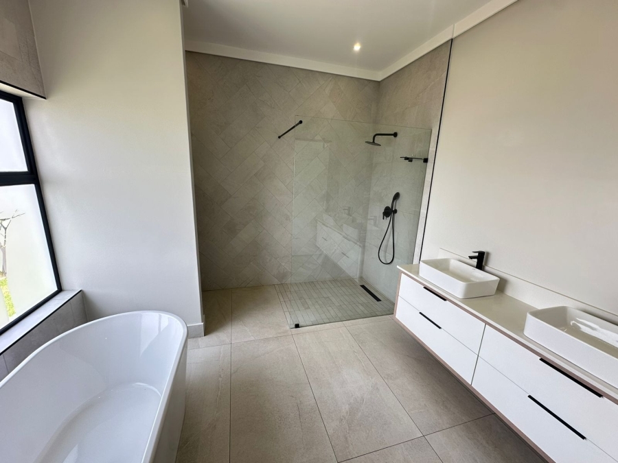 5 Bedroom Property for Sale in Midstream Ridge Gauteng