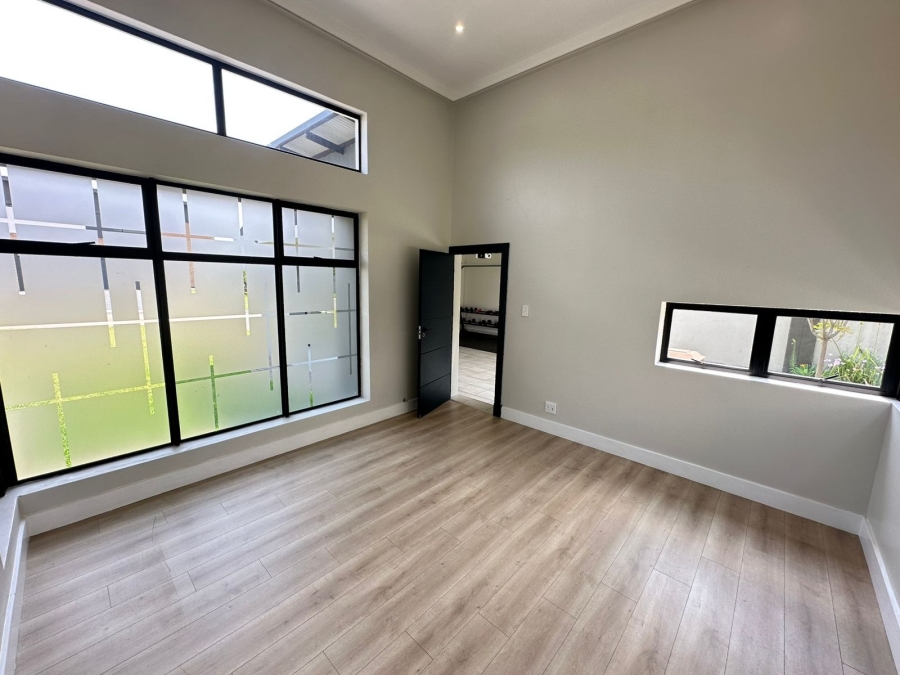 5 Bedroom Property for Sale in Midstream Ridge Gauteng