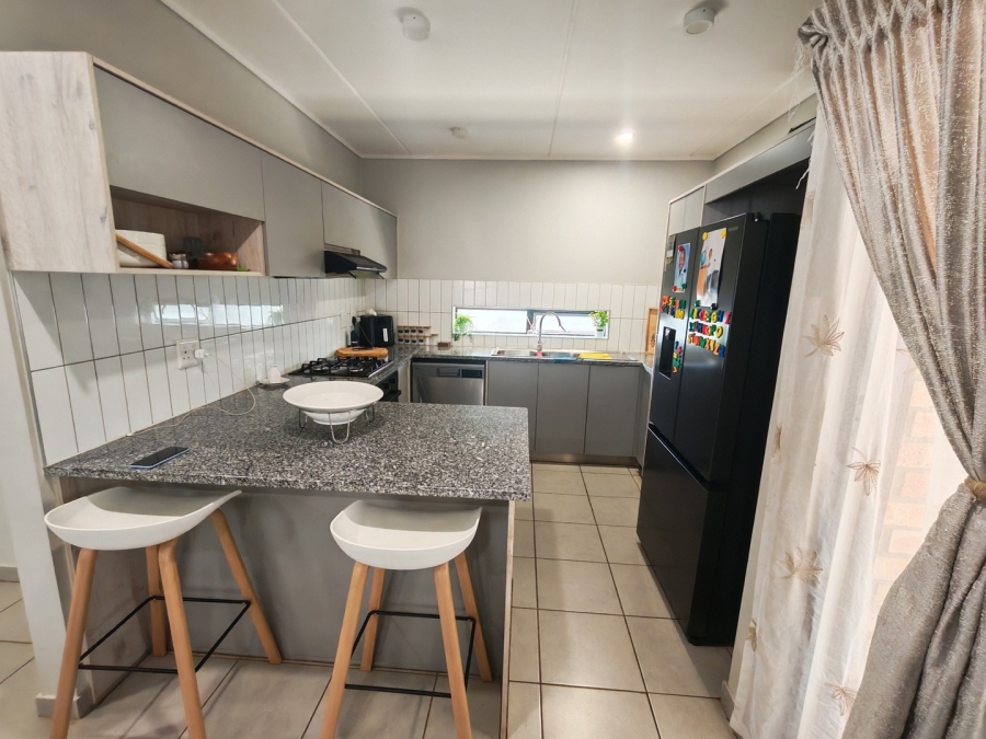 To Let 4 Bedroom Property for Rent in Leopard