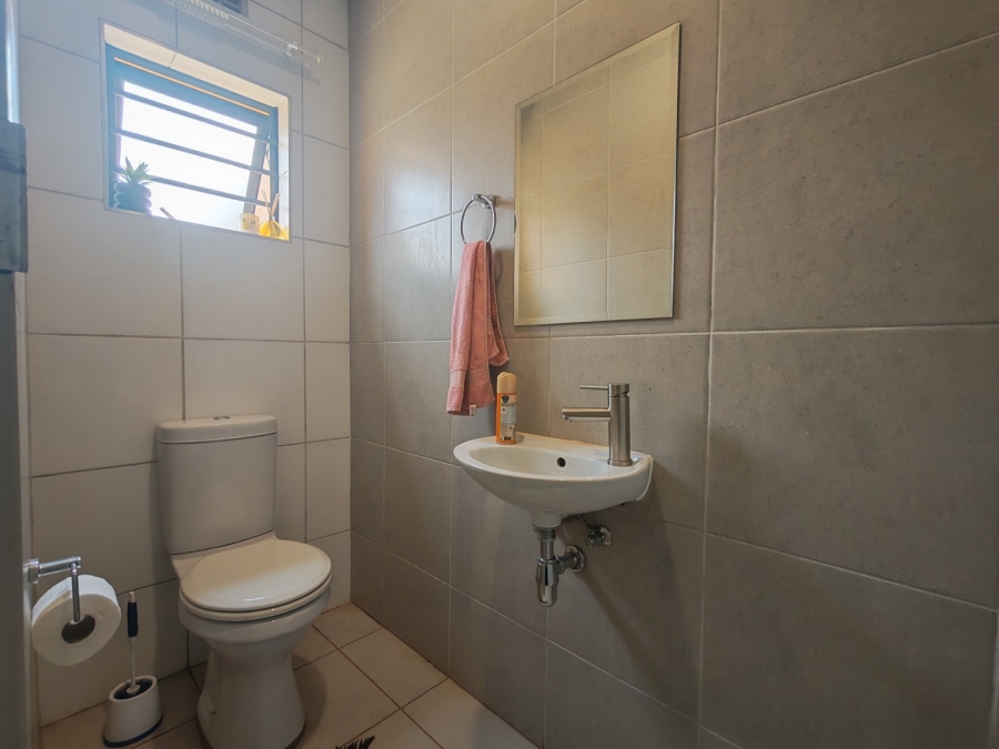 To Let 4 Bedroom Property for Rent in Leopard