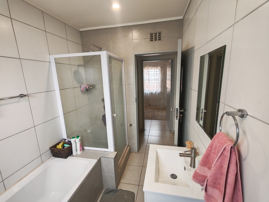 To Let 4 Bedroom Property for Rent in Leopard