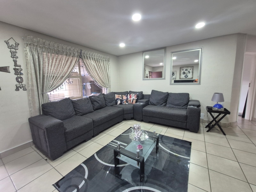 2 Bedroom Property for Sale in Vanderbijlpark SW 5 Gauteng