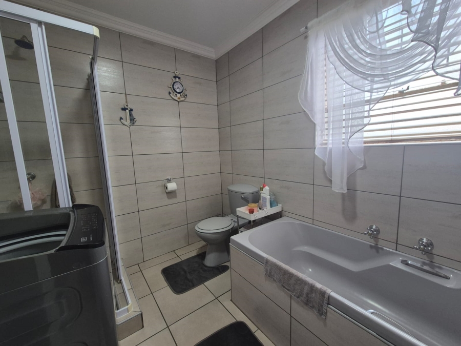 2 Bedroom Property for Sale in Vanderbijlpark SW 5 Gauteng