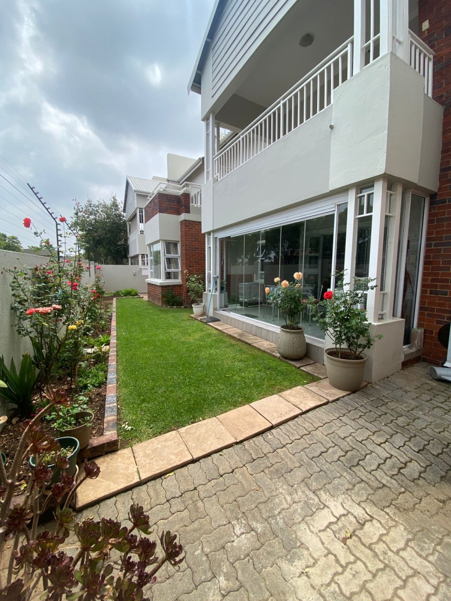 3 Bedroom Property for Sale in Greenstone Hill Gauteng