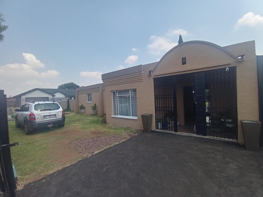 3 Bedroom Property for Sale in Mayberry Park Gauteng