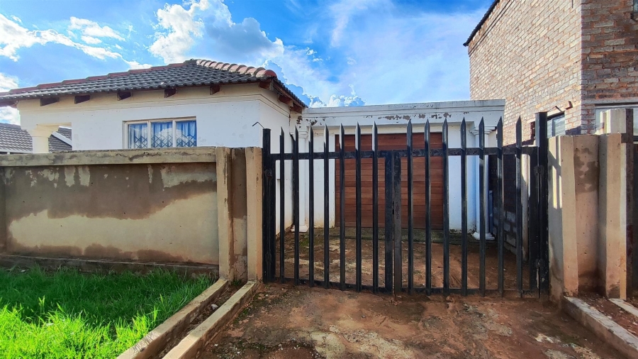 3 Bedroom Property for Sale in Windmill Park Gauteng