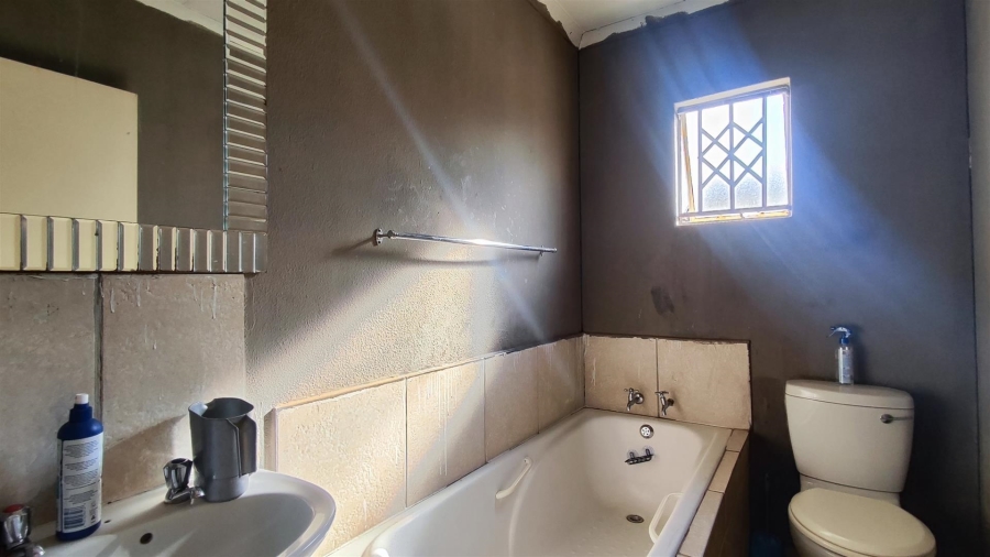 3 Bedroom Property for Sale in Windmill Park Gauteng