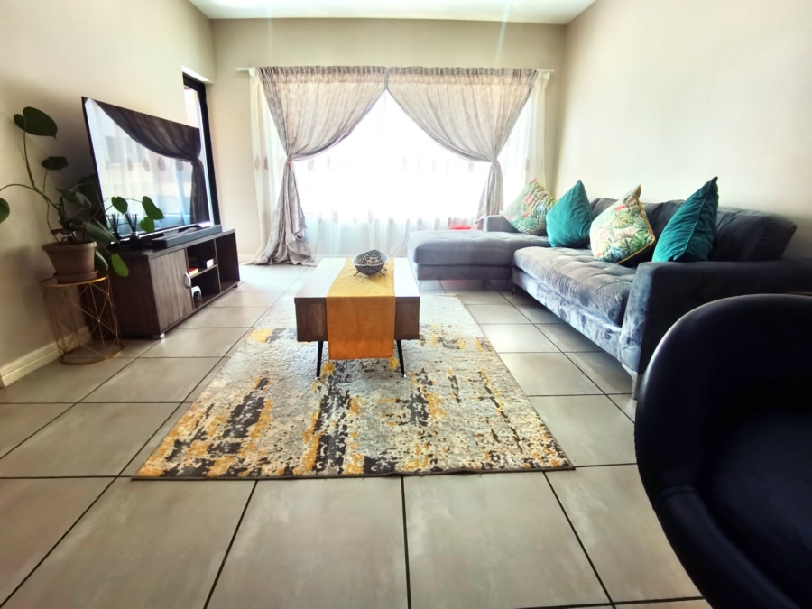 2 Bedroom Property for Sale in Die Hoewes Gauteng