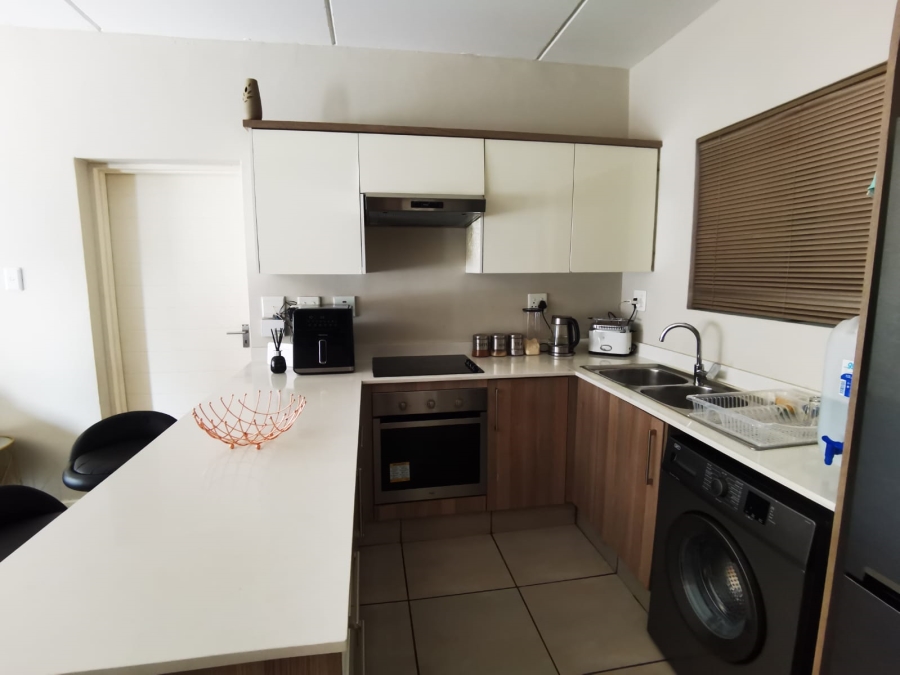 2 Bedroom Property for Sale in Die Hoewes Gauteng