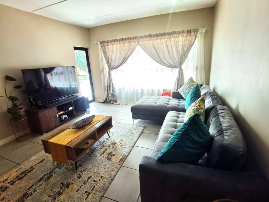 2 Bedroom Property for Sale in Die Hoewes Gauteng