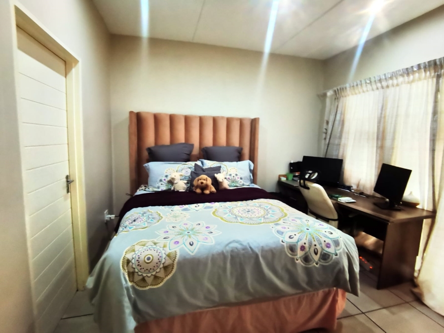 2 Bedroom Property for Sale in Die Hoewes Gauteng