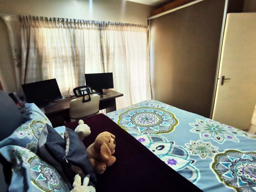 2 Bedroom Property for Sale in Die Hoewes Gauteng