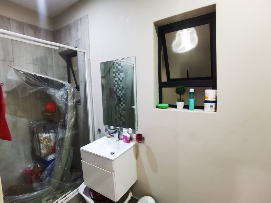 2 Bedroom Property for Sale in Die Hoewes Gauteng