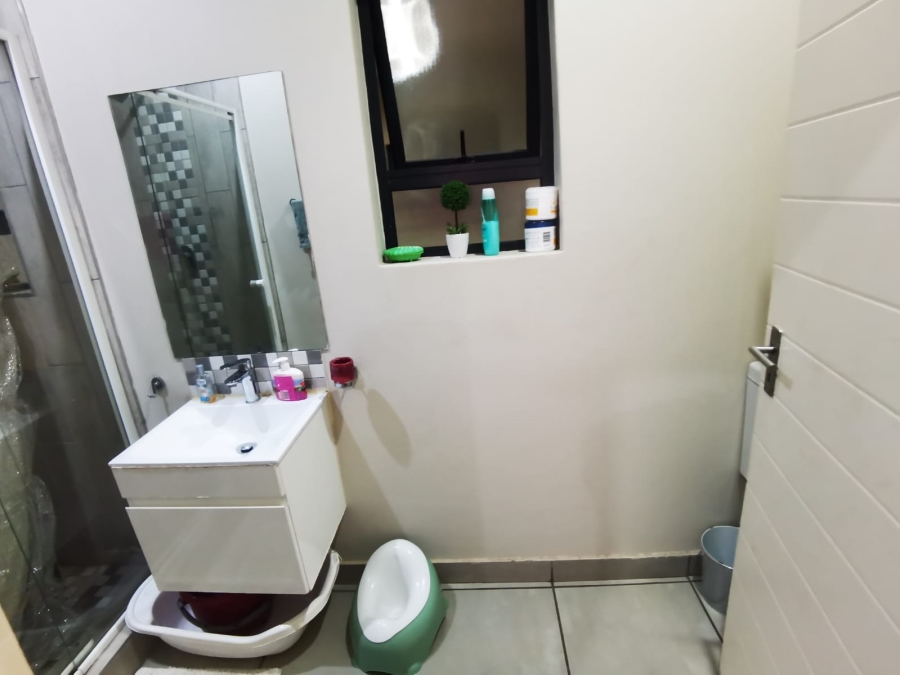 2 Bedroom Property for Sale in Die Hoewes Gauteng
