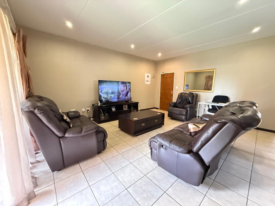 3 Bedroom Property for Sale in Wilgeheuwel Gauteng