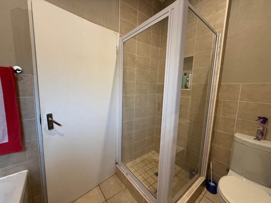 3 Bedroom Property for Sale in Wilgeheuwel Gauteng