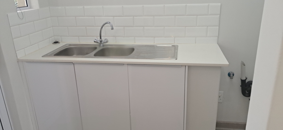 To Let 2 Bedroom Property for Rent in Kenmare Gauteng