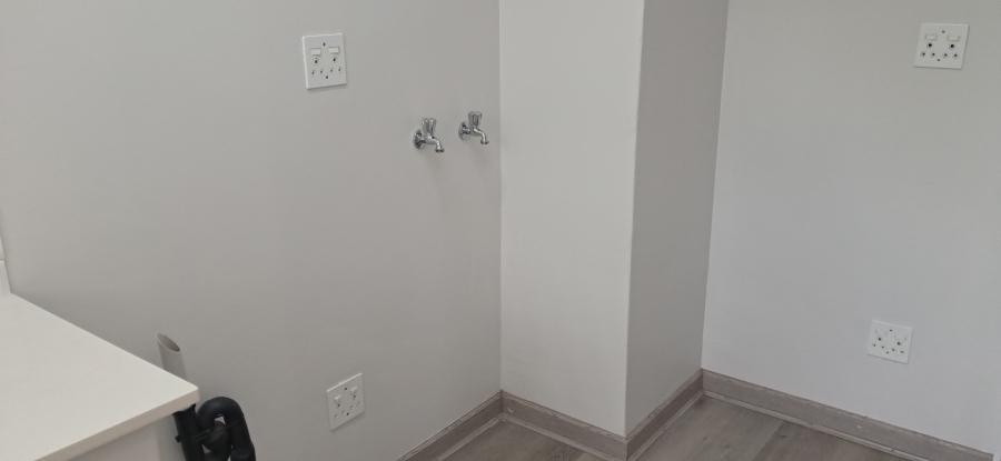 To Let 2 Bedroom Property for Rent in Kenmare Gauteng