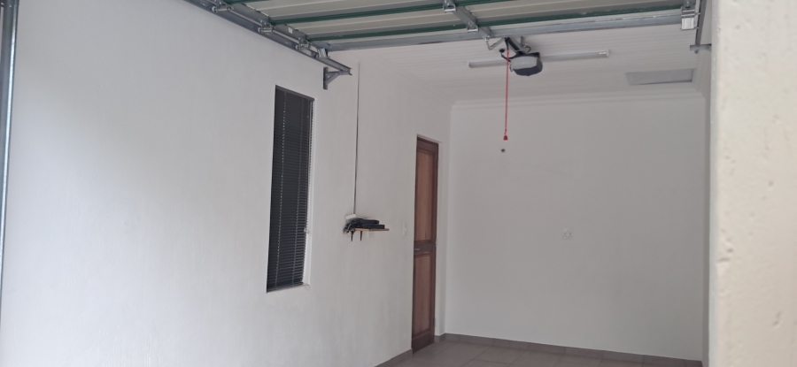 To Let 2 Bedroom Property for Rent in Kenmare Gauteng