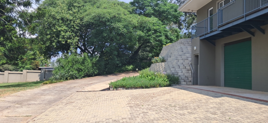 To Let 2 Bedroom Property for Rent in Kenmare Gauteng