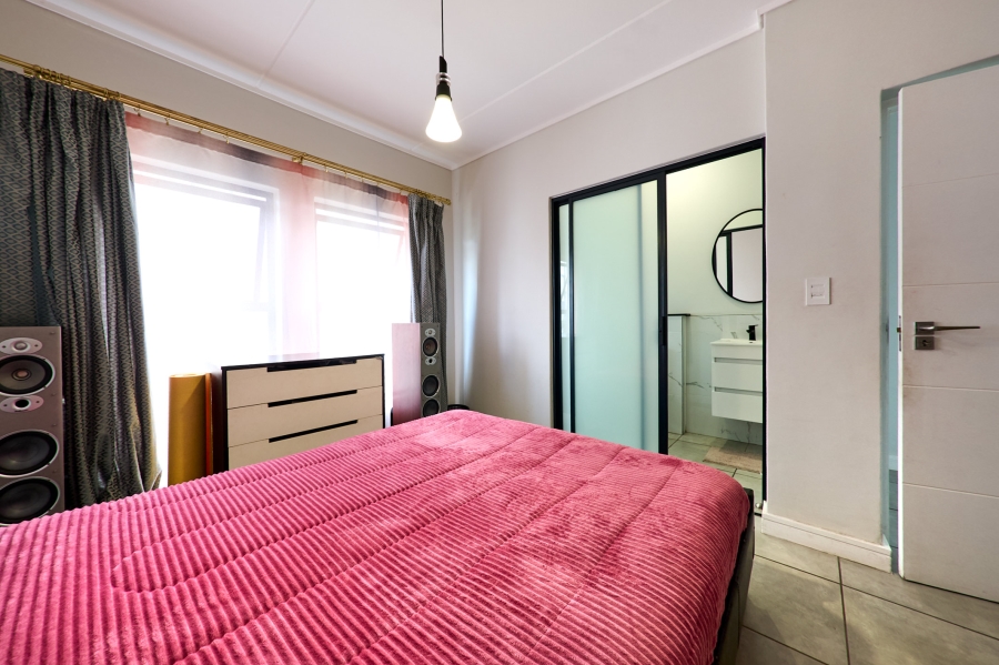 2 Bedroom Property for Sale in Waterfall Gauteng