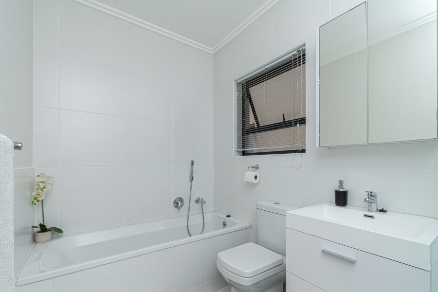 1 Bedroom Property for Sale in Beverley Gauteng