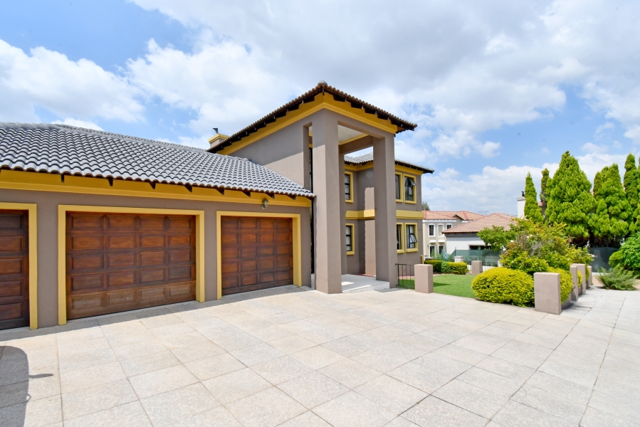 8 Bedroom Property for Sale in Blue Valley Golf Estate Gauteng