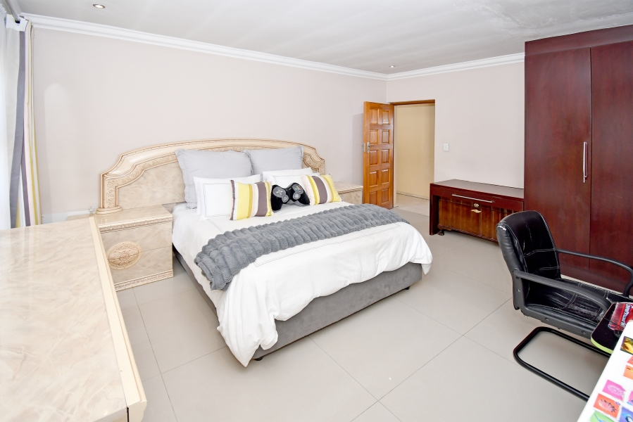 8 Bedroom Property for Sale in Blue Valley Golf Estate Gauteng