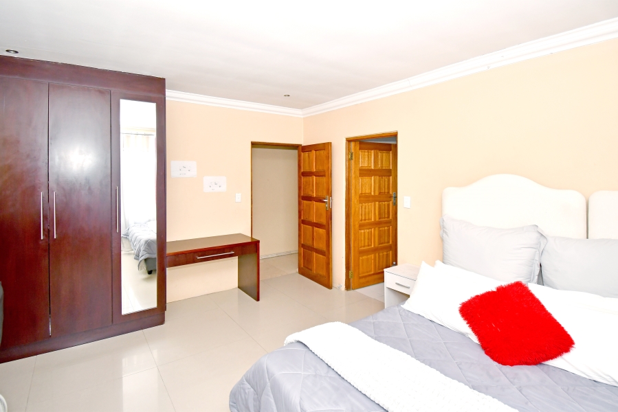 8 Bedroom Property for Sale in Blue Valley Golf Estate Gauteng