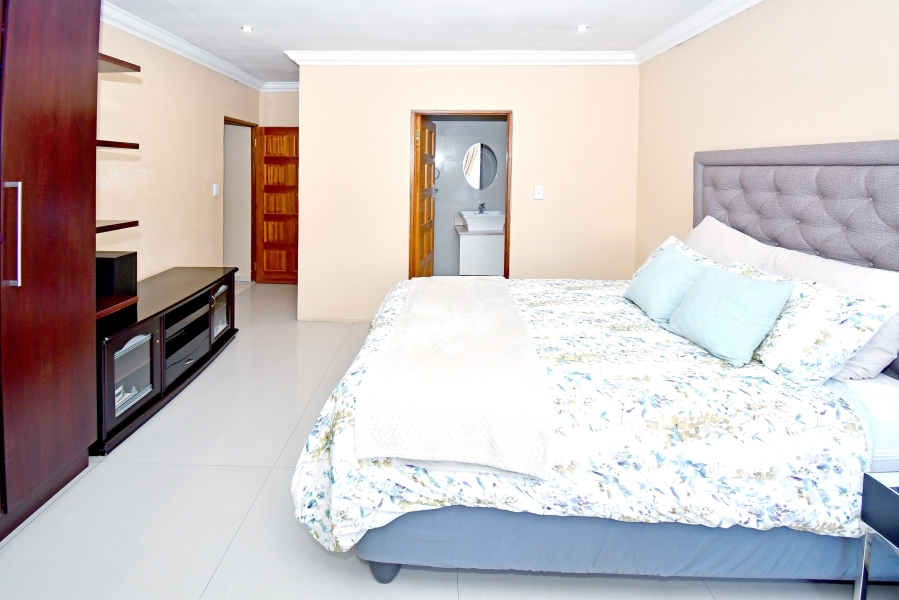 8 Bedroom Property for Sale in Blue Valley Golf Estate Gauteng