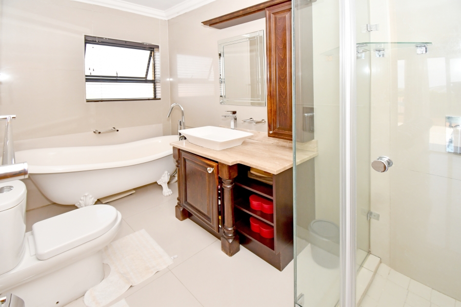 8 Bedroom Property for Sale in Blue Valley Golf Estate Gauteng