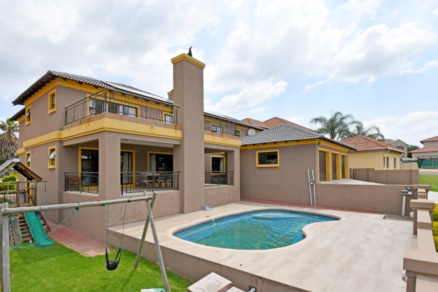 8 Bedroom Property for Sale in Blue Valley Golf Estate Gauteng