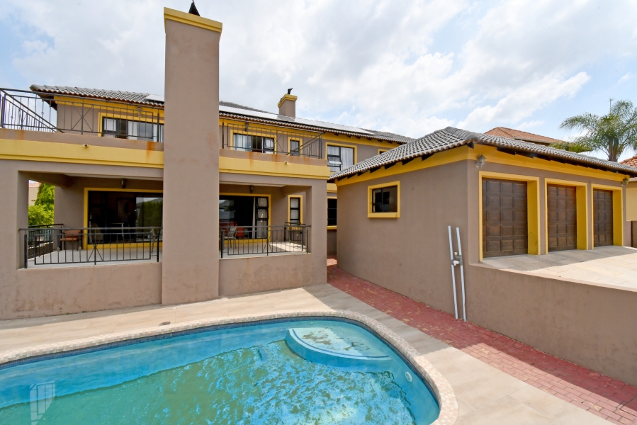8 Bedroom Property for Sale in Blue Valley Golf Estate Gauteng