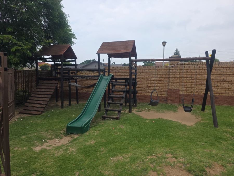 To Let 2 Bedroom Property for Rent in Sagewood Gauteng