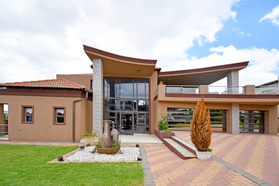 5 Bedroom Property for Sale in Blue Valley Golf Estate Gauteng