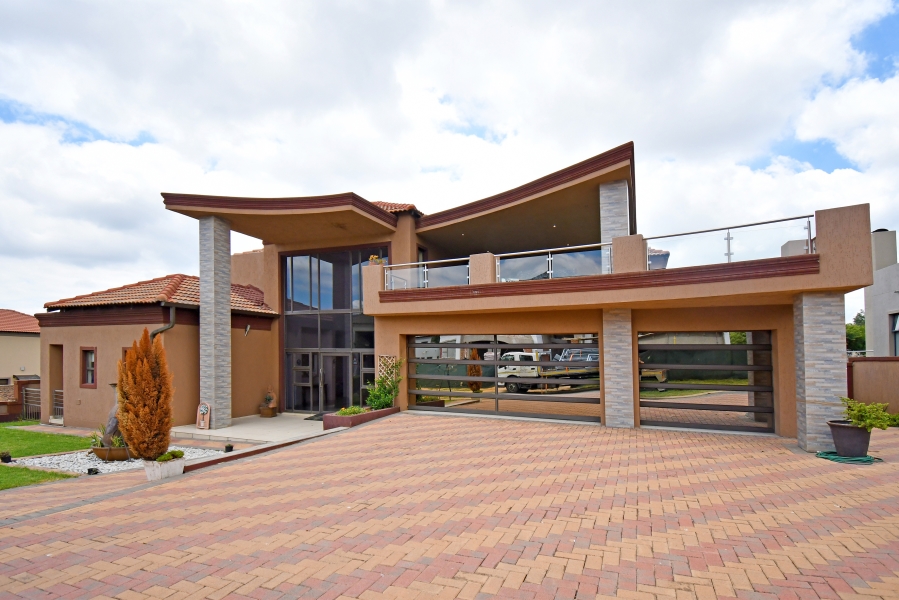 5 Bedroom Property for Sale in Blue Valley Golf Estate Gauteng