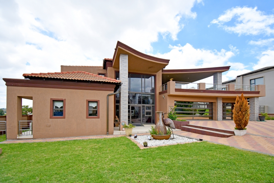 5 Bedroom Property for Sale in Blue Valley Golf Estate Gauteng