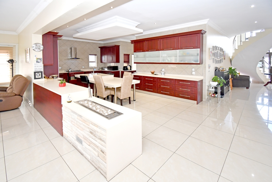 5 Bedroom Property for Sale in Blue Valley Golf Estate Gauteng