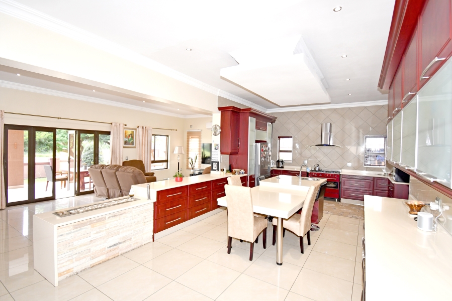 5 Bedroom Property for Sale in Blue Valley Golf Estate Gauteng
