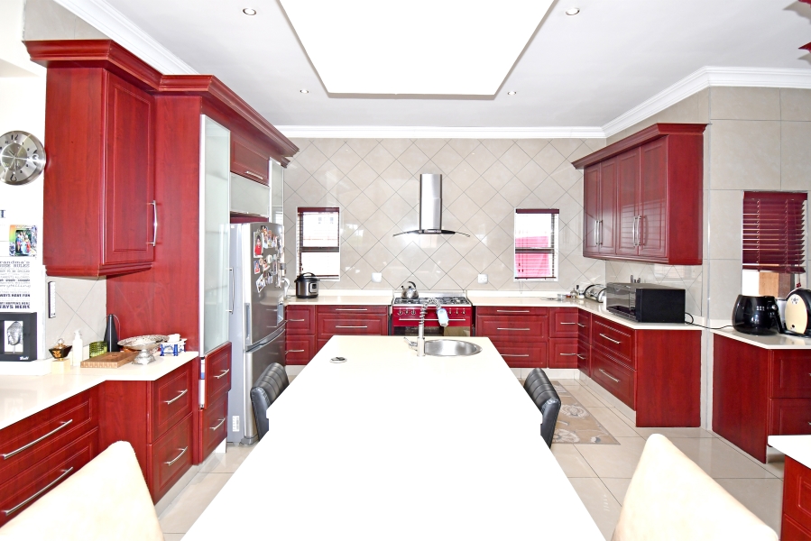 5 Bedroom Property for Sale in Blue Valley Golf Estate Gauteng