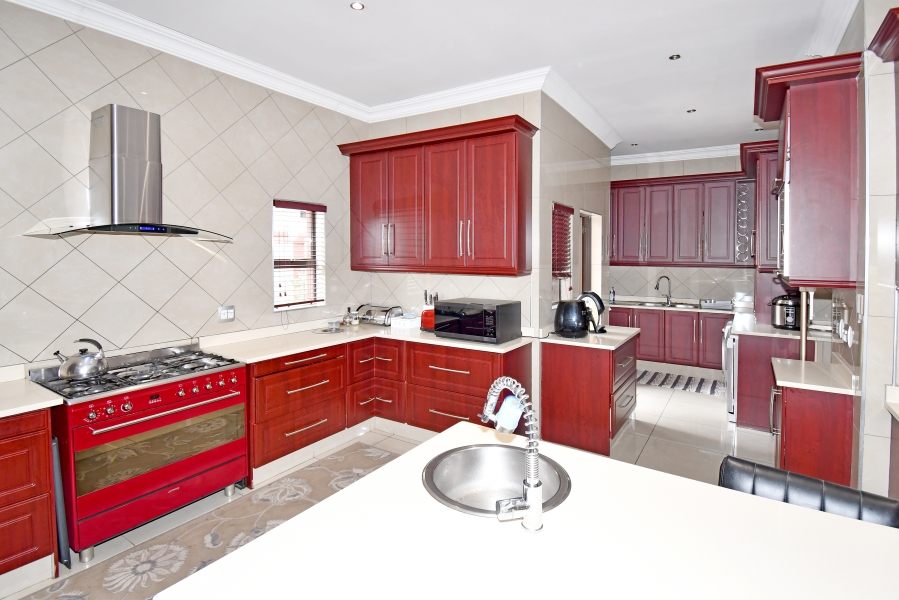 5 Bedroom Property for Sale in Blue Valley Golf Estate Gauteng