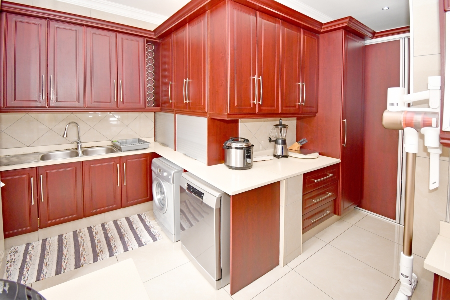 5 Bedroom Property for Sale in Blue Valley Golf Estate Gauteng