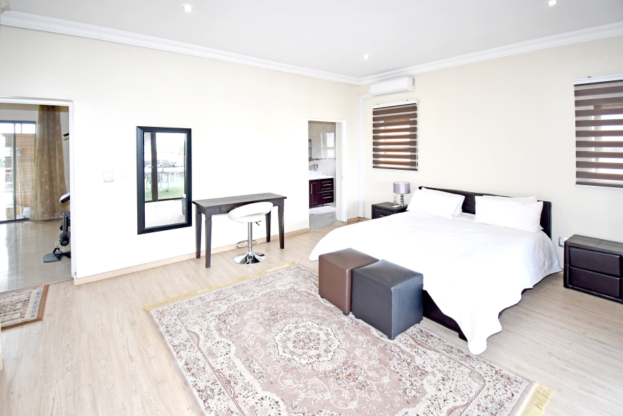 5 Bedroom Property for Sale in Blue Valley Golf Estate Gauteng