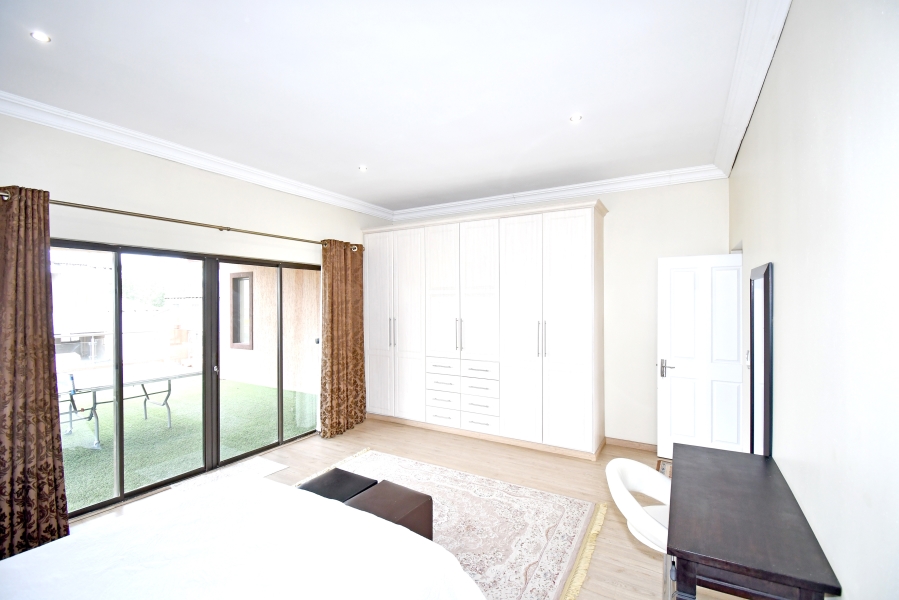 5 Bedroom Property for Sale in Blue Valley Golf Estate Gauteng