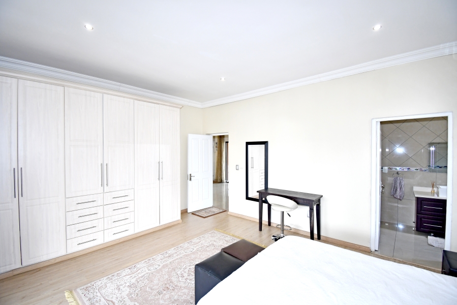 5 Bedroom Property for Sale in Blue Valley Golf Estate Gauteng